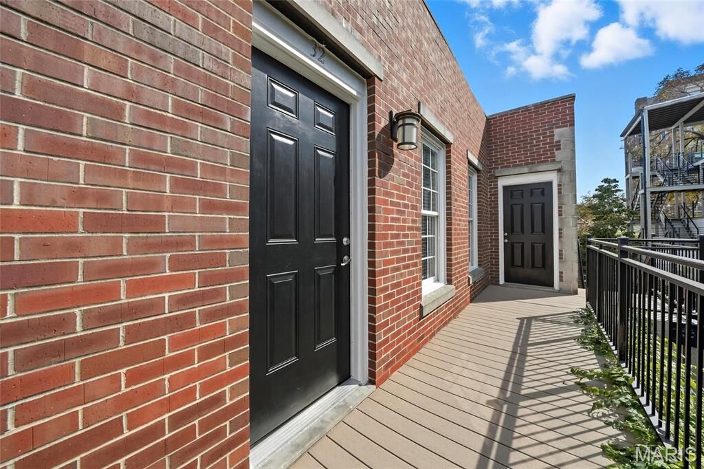 Property Photo:  