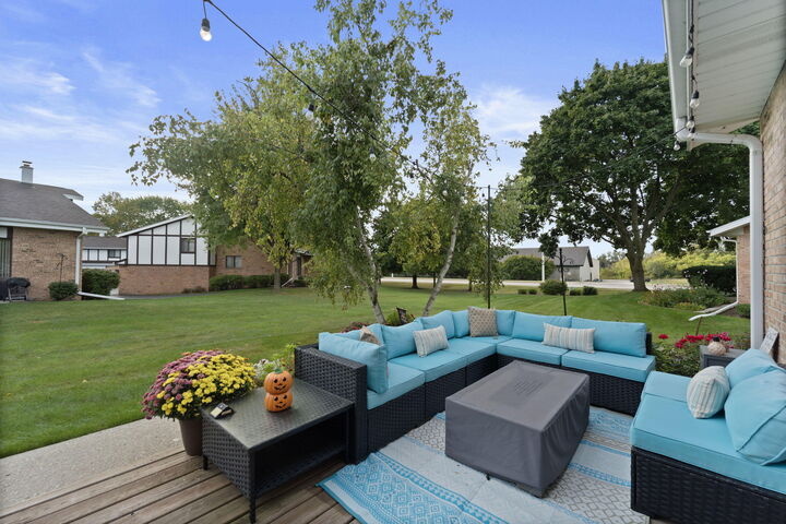 Property Photo:  W54n114 McKinley Ct  WI 53012 