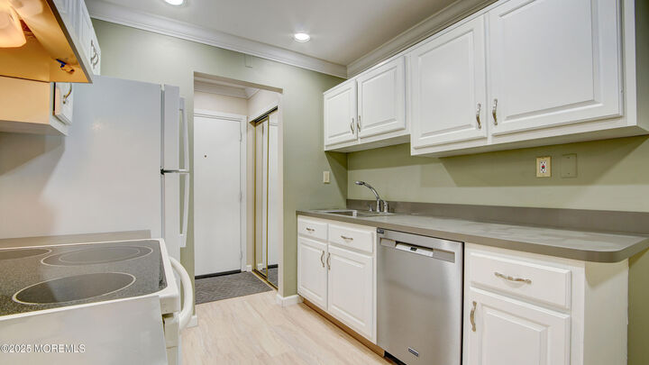 Property Photo:  30 Meadow Green Circle #E  NJ 07726 