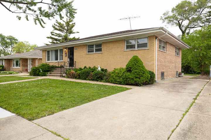 Property Photo:  8226 Kenton Avenue  IL 60076 