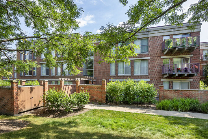 372 Kelburn Road 313  Deerfield IL 60015 photo