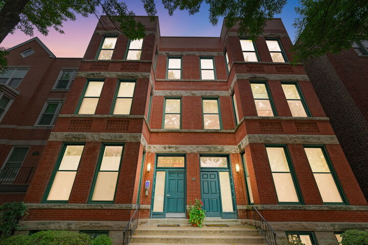 Property Photo:  2541 N Racine Avenue 2  IL 60614 