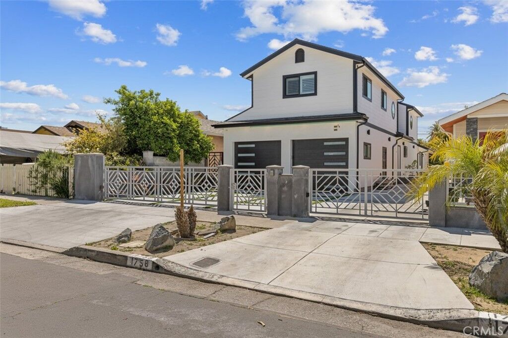Property Photo:  1758 1/2 W 36th Street A  CA 90018 