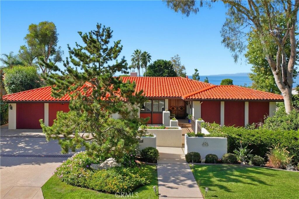 Property Photo:  1413 Via Coronel  CA 90274 