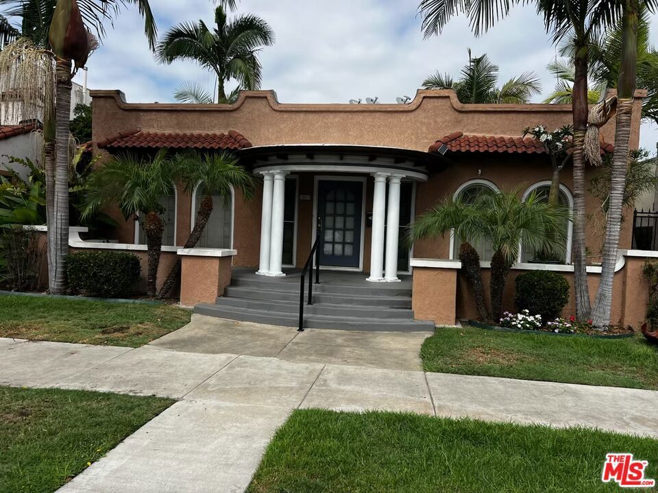 Property Photo: 1605 E 1st Street CA 90802