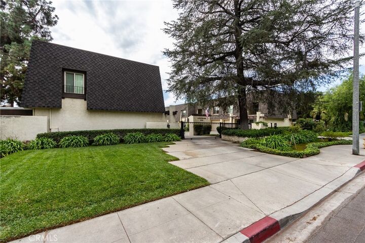 Property Photo: 914 Fairview Avenue 15 CA 91007