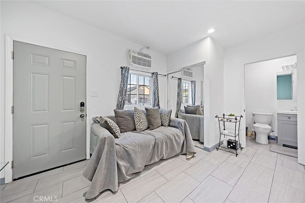 Property Photo: 2406 W 76th St CA 90305