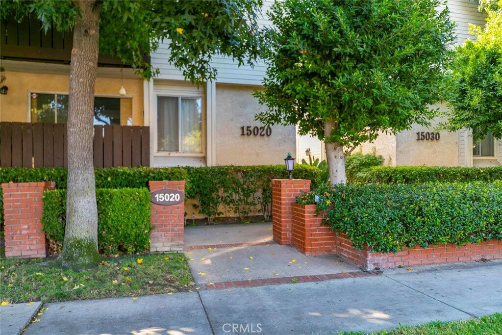 Property Photo:  15020 Victory 203  CA 91411 