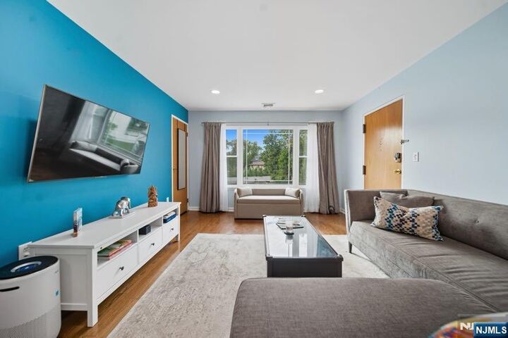 253 Park Avenue 305  Rutherford NJ 07070 photo
