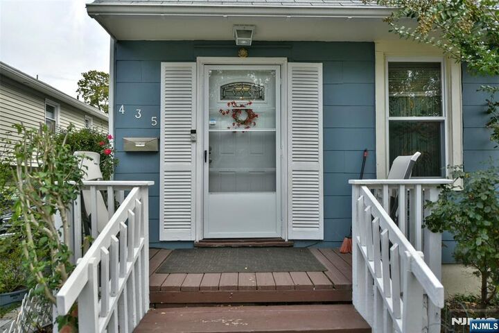 Property Photo:  435 Northern Parkway  NJ 07450 