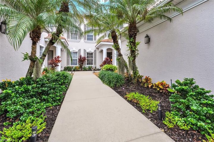 Property Photo:  4760 Shinnecock Hills Ct 102  FL 34112 