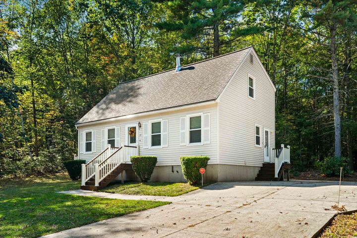 Property Photo:  13 Huckleberry Road  NH 03077 