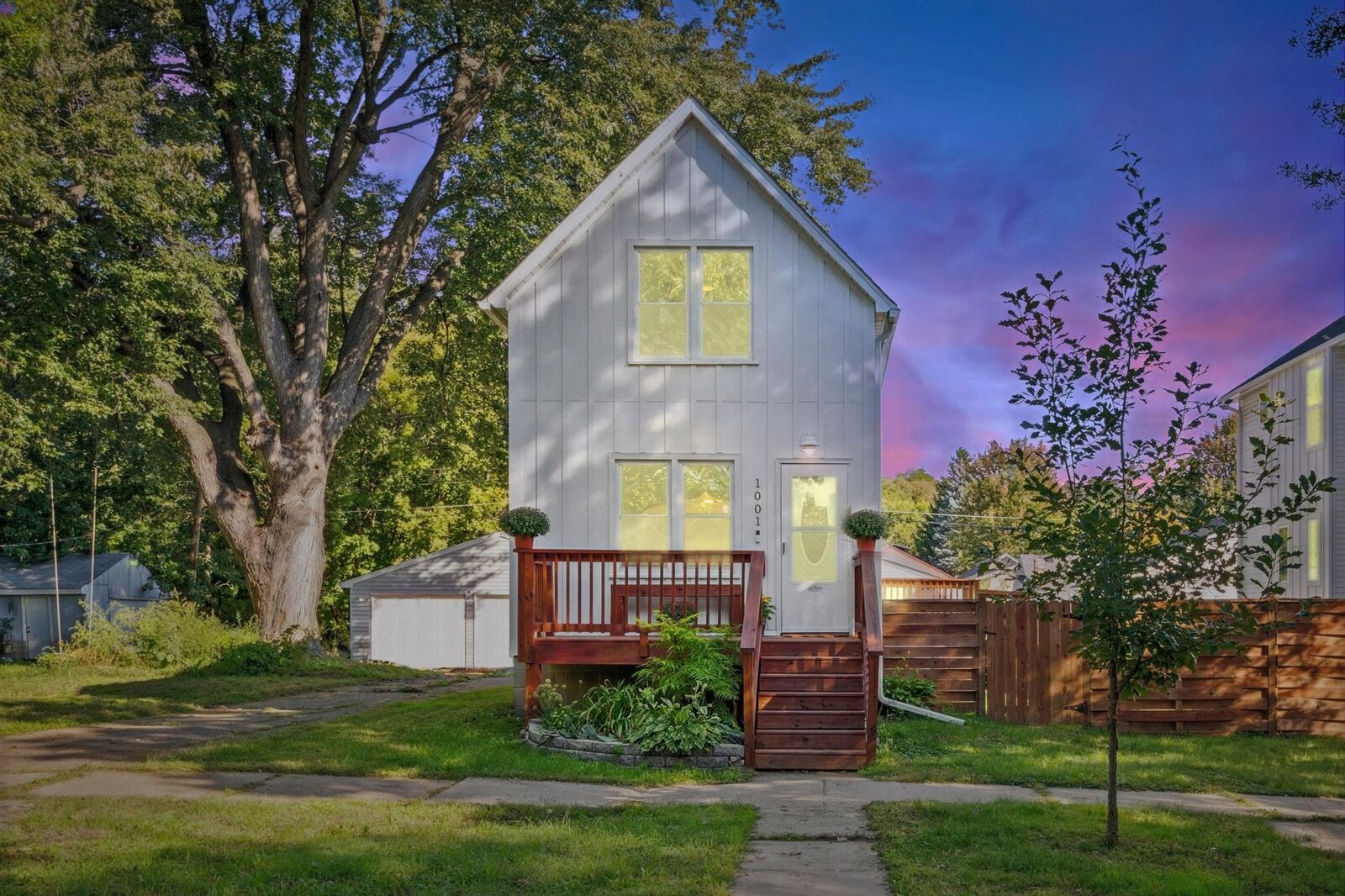 Property Photo:  1001 James Avenue  MN 55102 