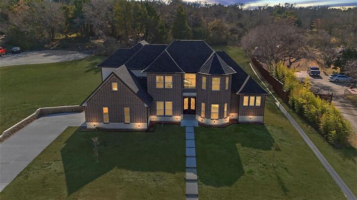 Property Photo:  702 Linkcrest Drive  TX 75137 