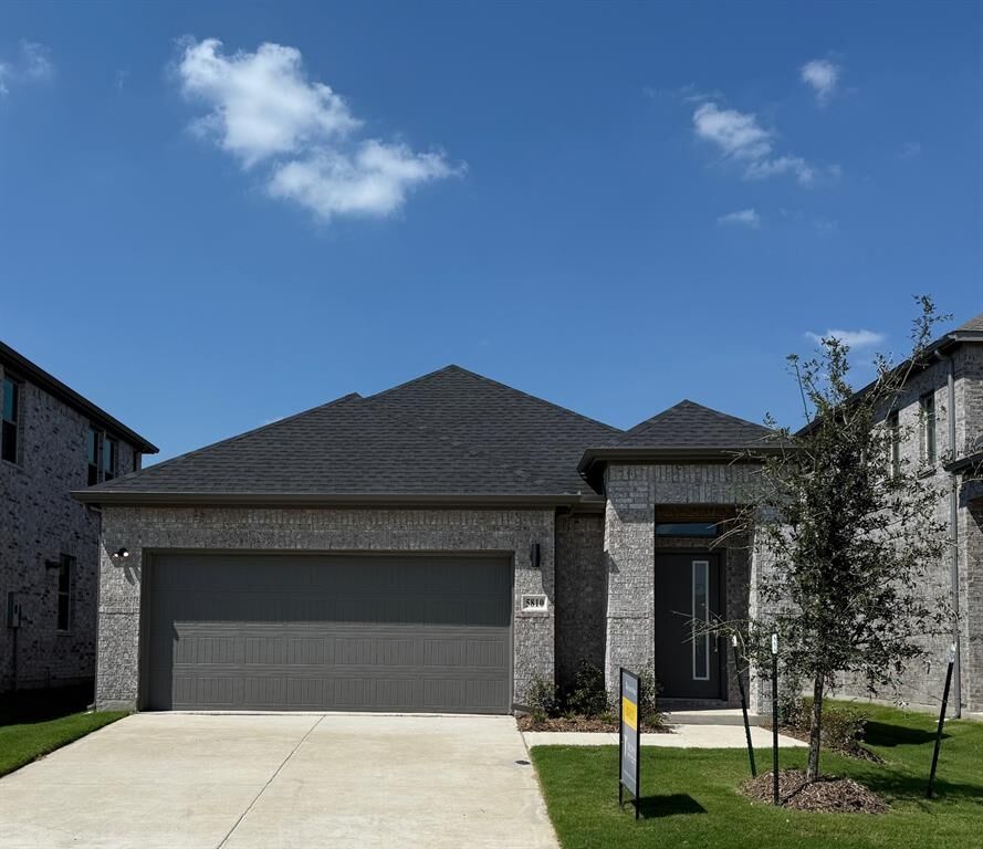 Property Photo: 5810 Briarcroft Drive TX 75071