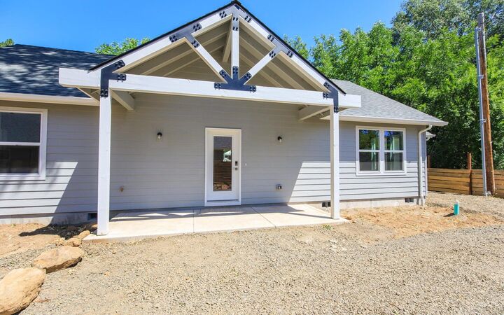 Property Photo:  234 Williams Lane  OR 97539 