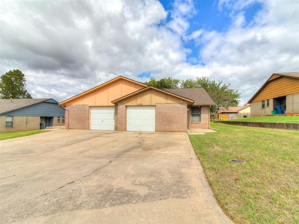 Property Photo:  1125 Tall Oaks Drive  OK 73110 
