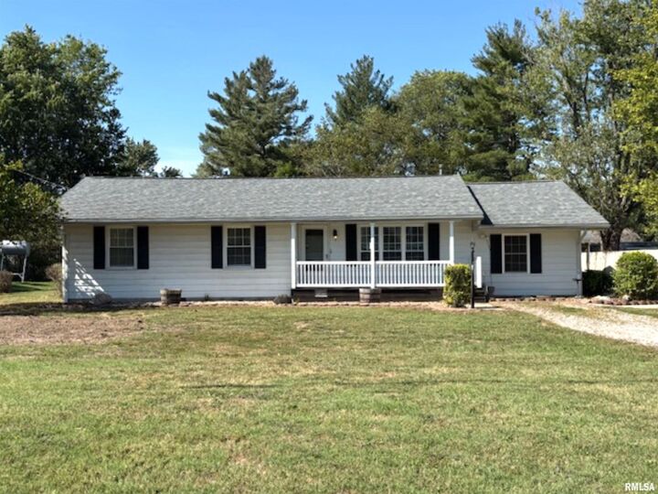 2633 S Broadway Avenue  Salem IL 62881 photo
