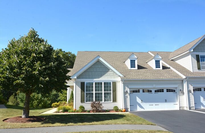 Property Photo:  44 Hopkins Circle 44  MA 01844 