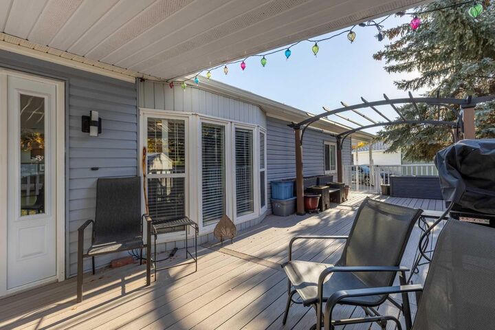 Property Photo:  3004 29 Street S  AB T1K 6S7 
