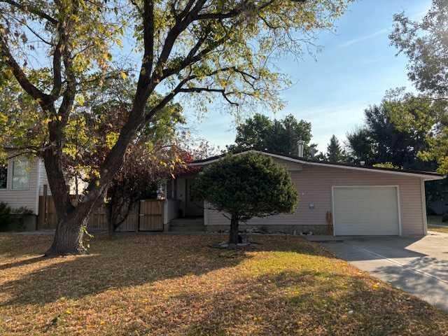 Property Photo:  15 Willow Road W  AB T0L 0T0 