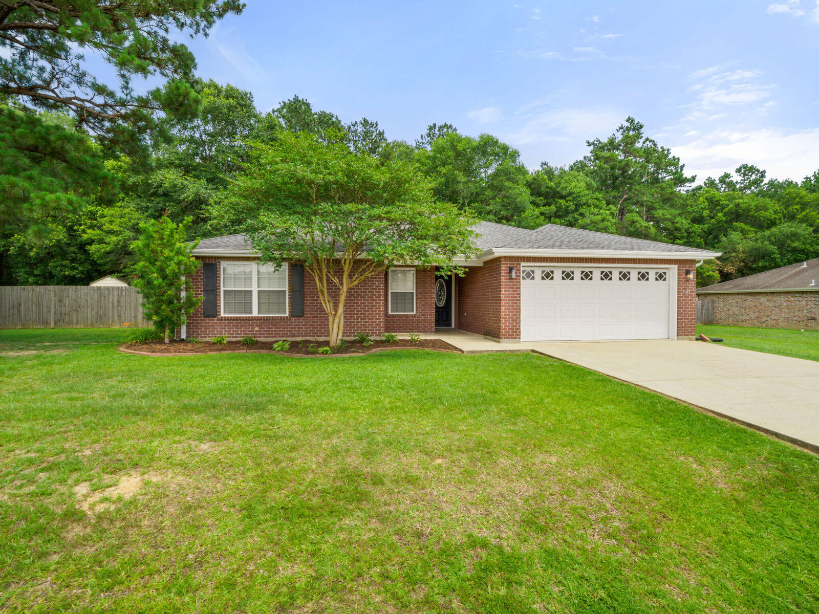 Property Photo: 111 Barbara Dr LA 70634