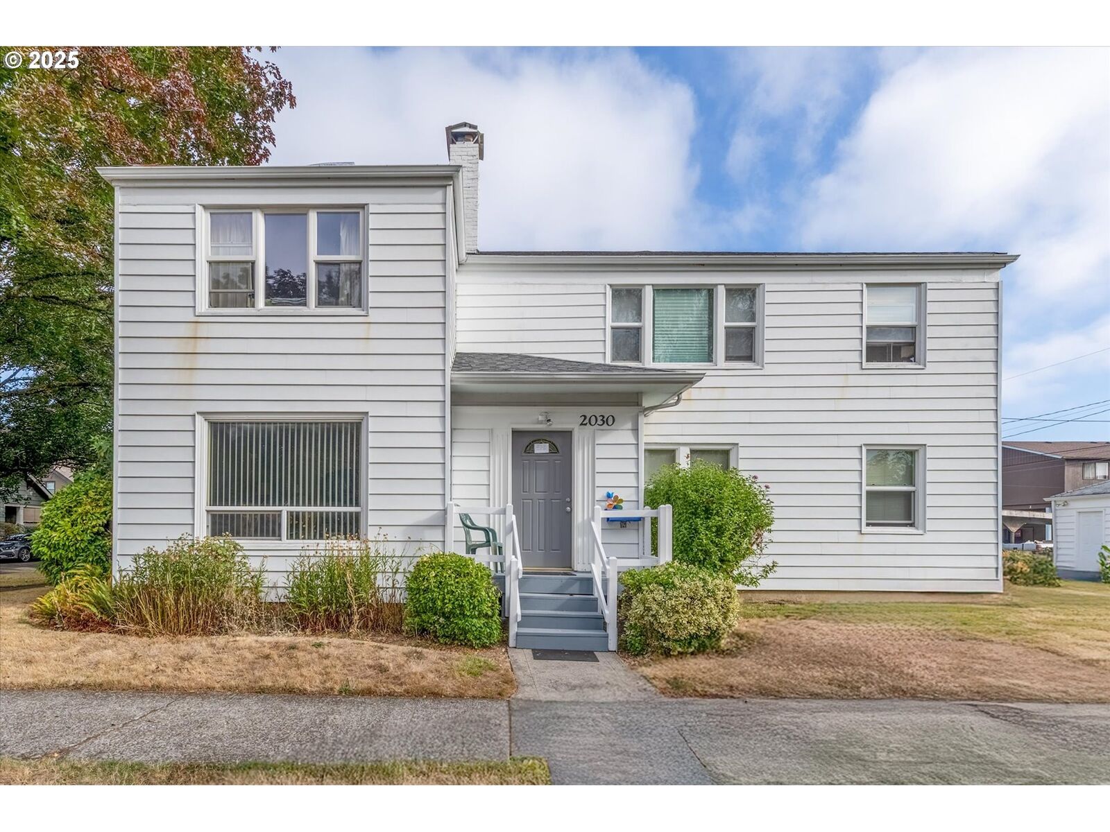 Property Photo:  1202 21st Ave  WA 98632 