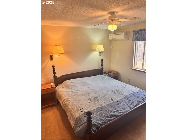 Property Photo:  560 Maple St  OR 97325 
