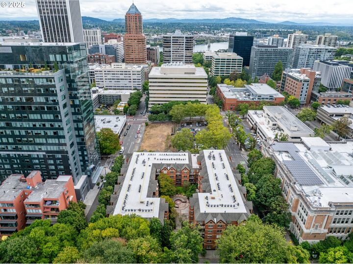 Property Photo:  1500 SW Park Ave 523  OR 97201 
