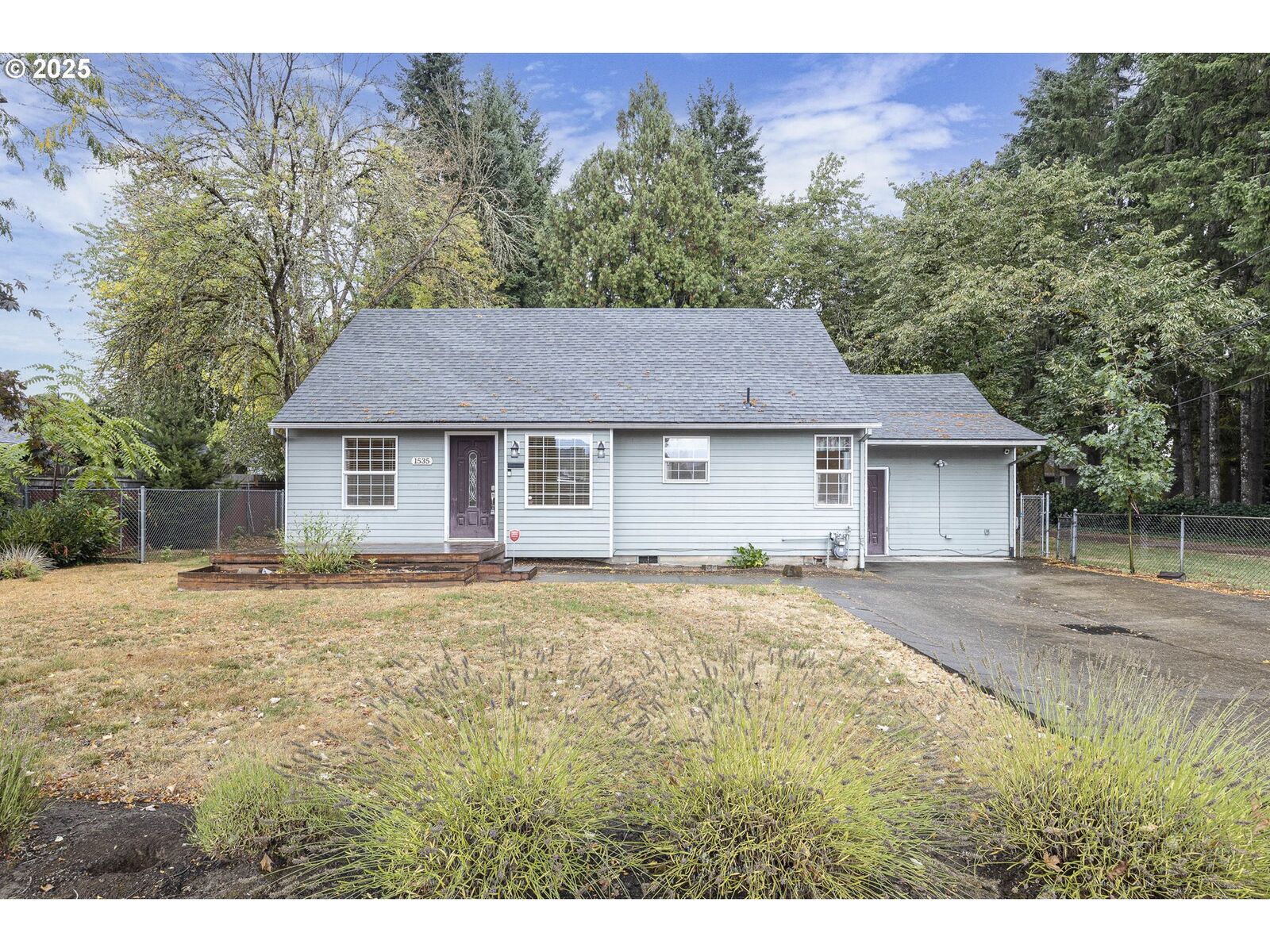 Property Photo: 1535 Maple St OR 97116