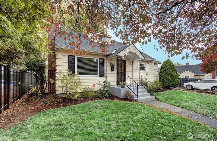 Property Photo: 615 W 39th Street WA 98660