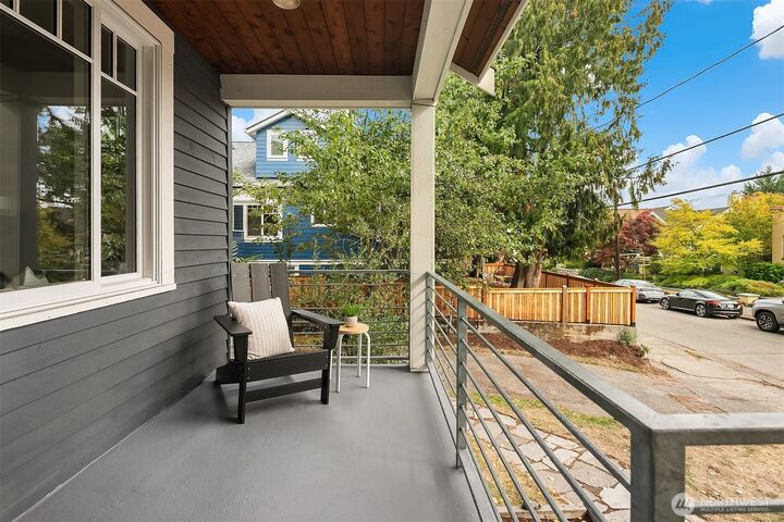 Property Photo:  464 N 42nd Street  WA 98103 