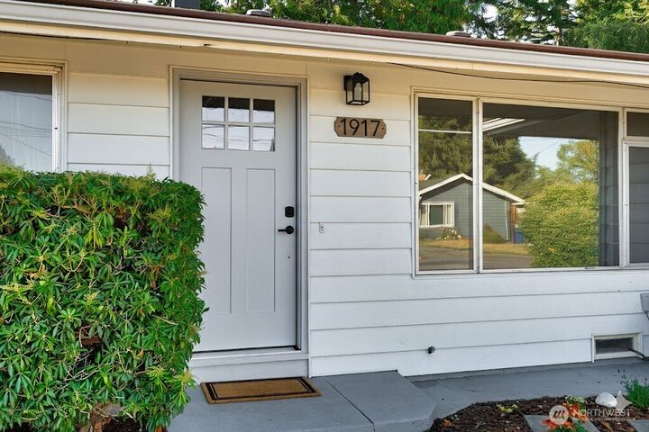 Property Photo:  1917  24th Street  WA 98221 