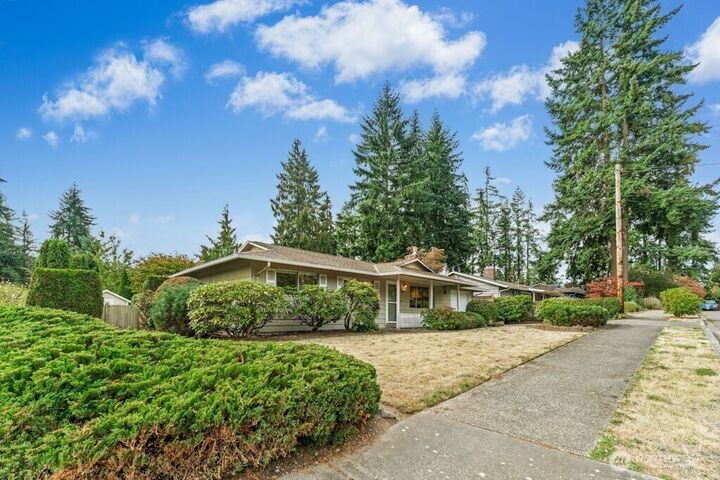 Property Photo:  6002  232nd Street SW  WA 98043 