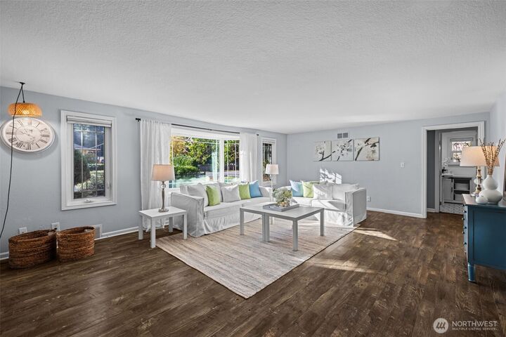 Property Photo:  15220  12th Avenue NE 15220  WA 98155 