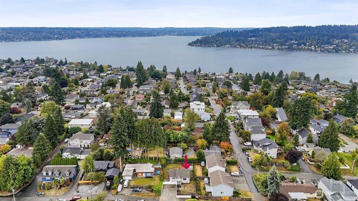 Property Photo:  3515  Meadow Avenue N  WA 98056 