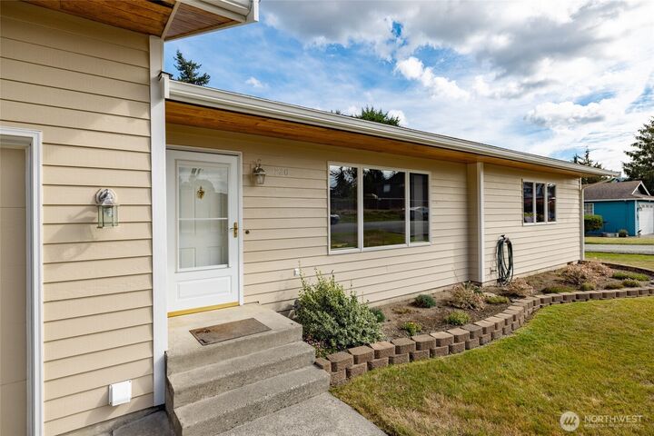 Property Photo: 720 N 17th Street WA 98273