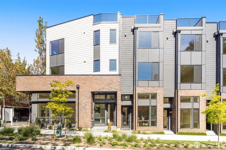 Property Photo:  3402 E Spring Street  WA 98122 