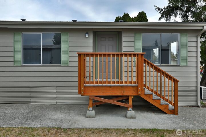 Property Photo:  700 NW Crosby Avenue 35  WA 98277 