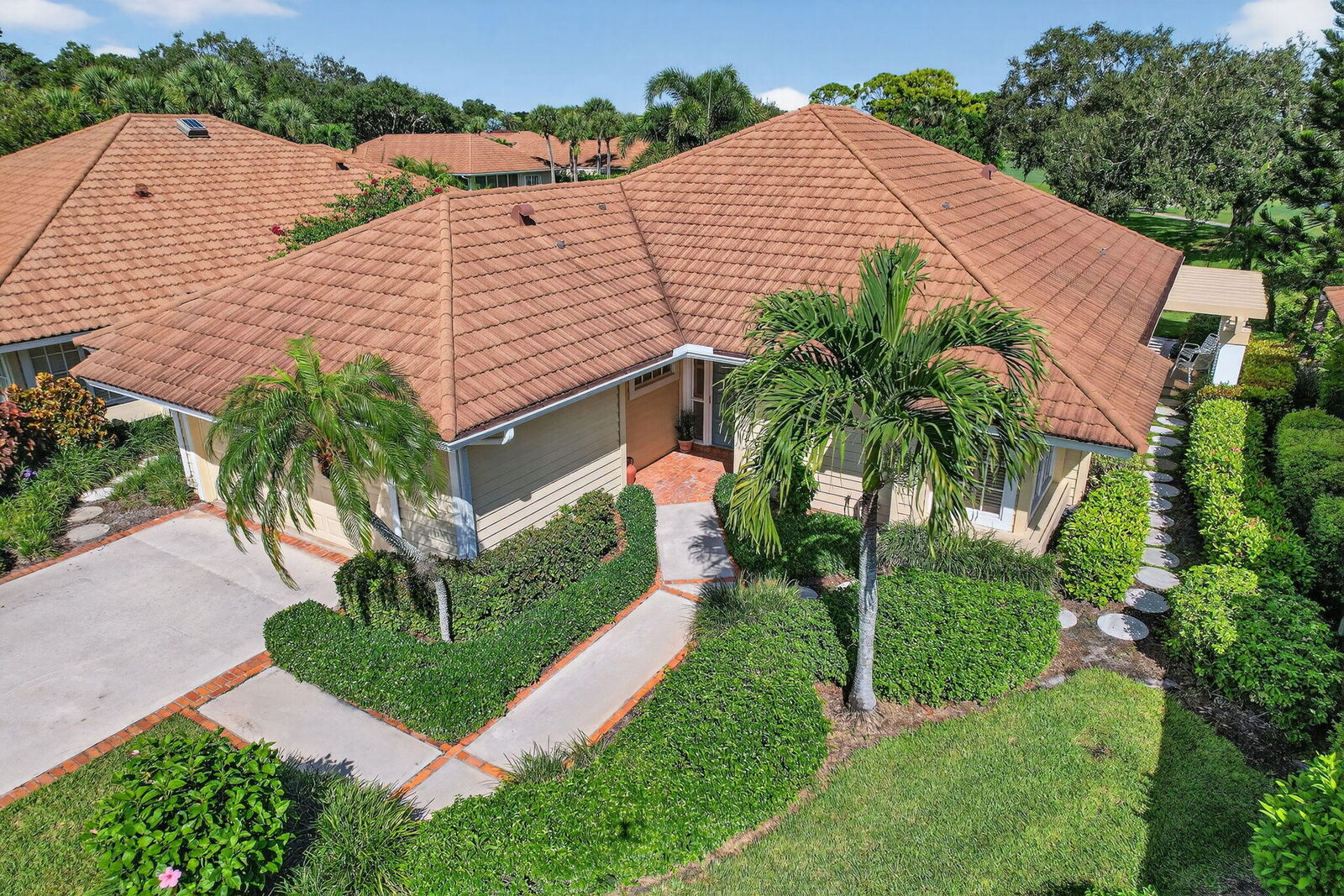 Property Photo: 7036 SE Winged Foot Drive FL 34997