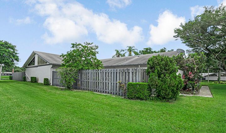 1139 Summit Trail Circle B  West Palm Beach FL 33415 photo