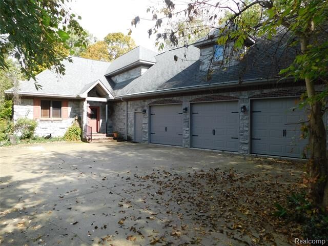 Property Photo: 2215 Lily Court MI 48423