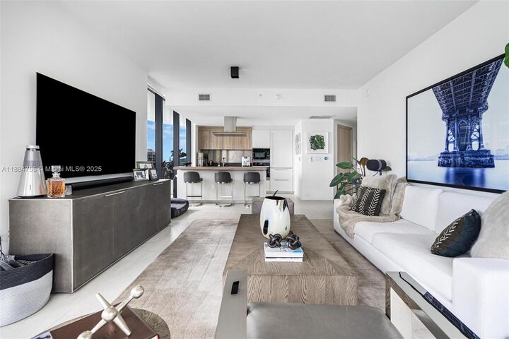 Property Photo:  1000 Brickell Plz 4315  FL 33131 