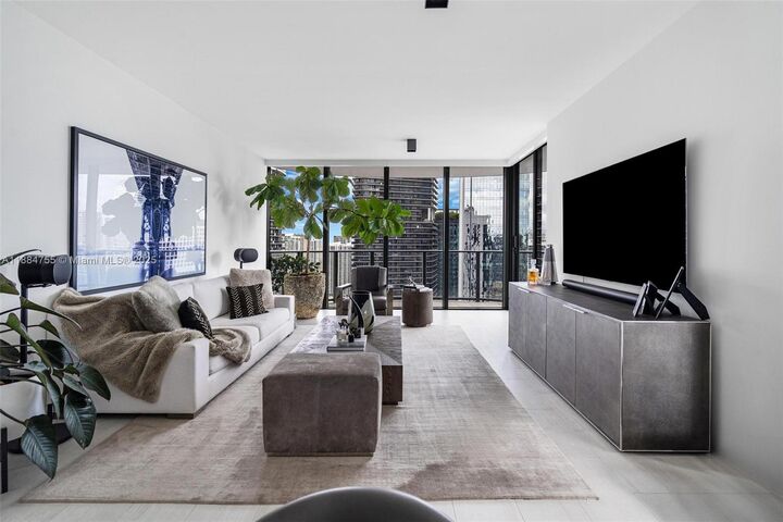 Property Photo:  1000 Brickell Plz 4315  FL 33131 