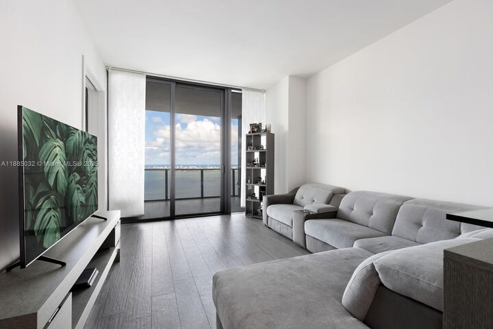Property Photo: 480 NE 31st St 4605 FL 33137