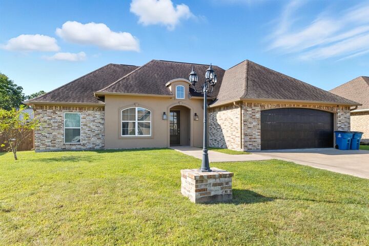 Property Photo:  555 Tryson  TX 77611 
