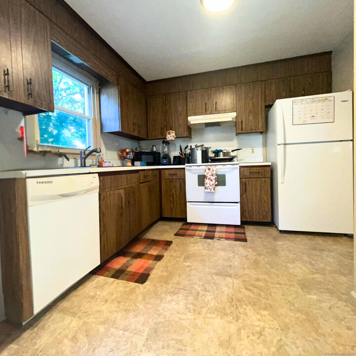 Property Photo:  537 Boswell Avenue  CT 06360 