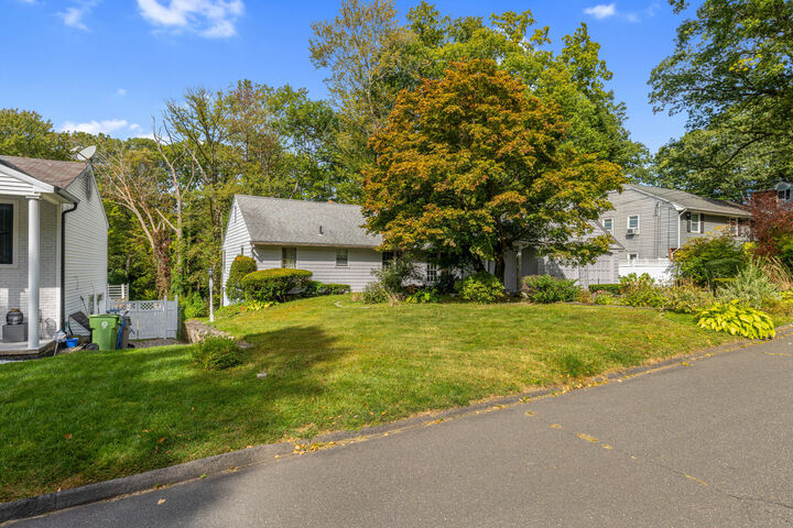 Property Photo:  