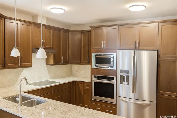 Property Photo: 1010 Ruth Street E 313 SK S7J 4M9