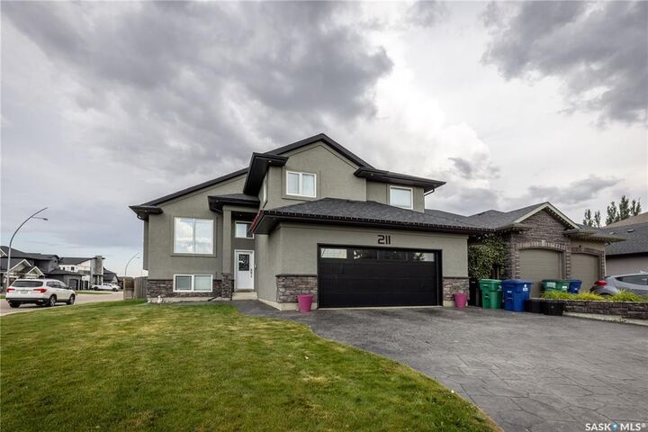 Property Photo:  211 Sauer Crescent  SK S7S 1L9 